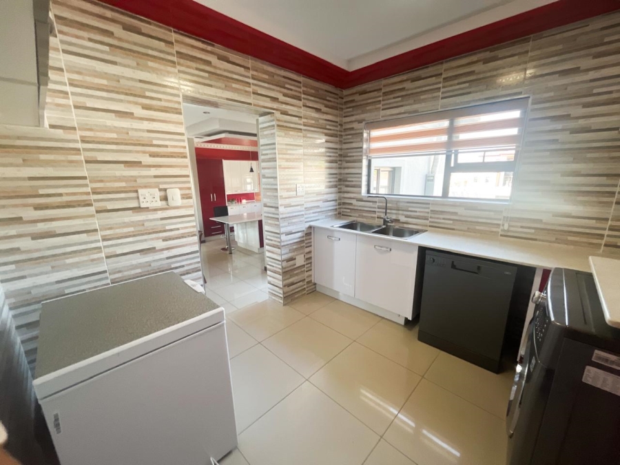 5 Bedroom Property for Sale in Blue Valley Golf Estate Gauteng