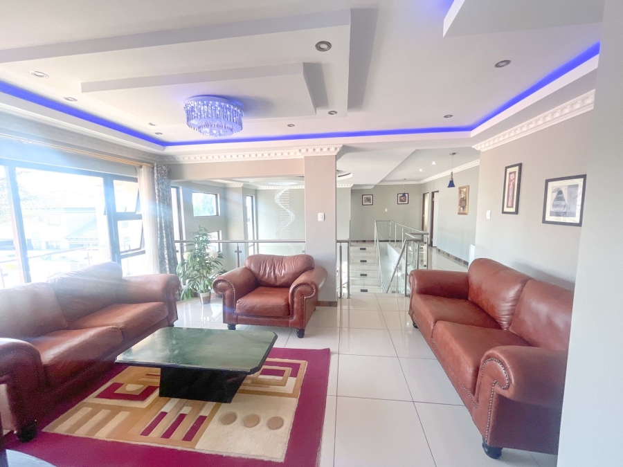 5 Bedroom Property for Sale in Blue Valley Golf Estate Gauteng