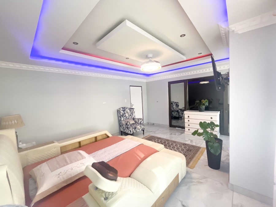 5 Bedroom Property for Sale in Blue Valley Golf Estate Gauteng
