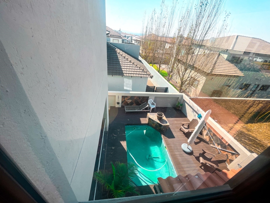 5 Bedroom Property for Sale in Blue Valley Golf Estate Gauteng