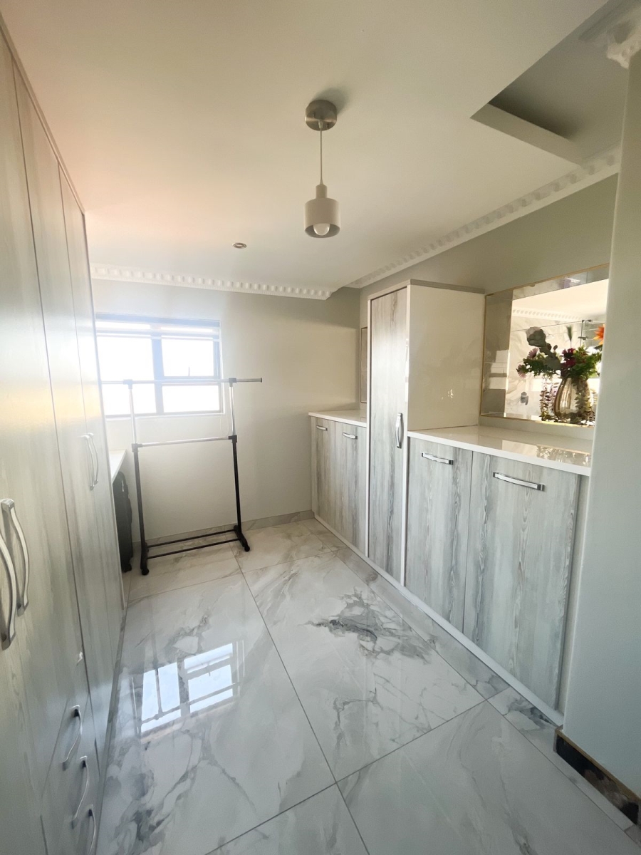 5 Bedroom Property for Sale in Blue Valley Golf Estate Gauteng