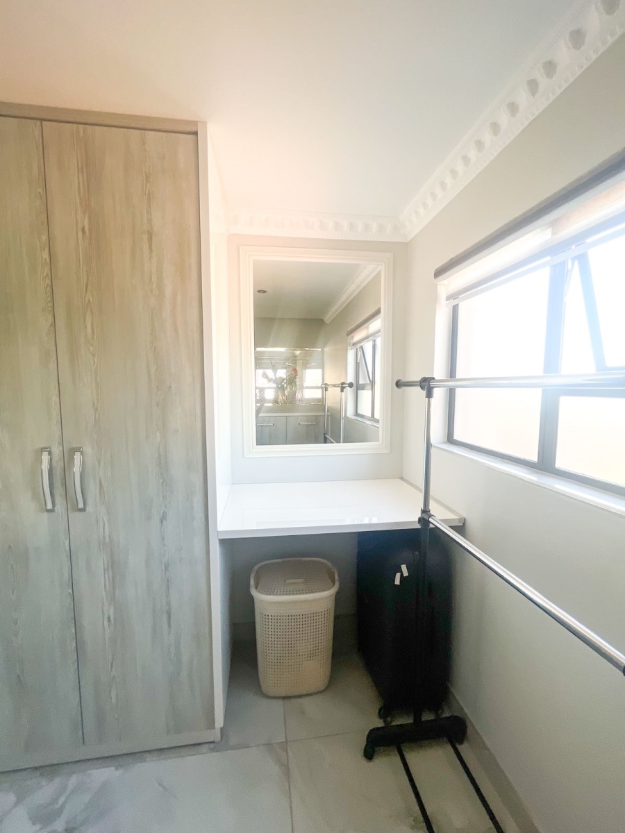 5 Bedroom Property for Sale in Blue Valley Golf Estate Gauteng