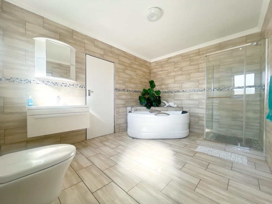 5 Bedroom Property for Sale in Blue Valley Golf Estate Gauteng