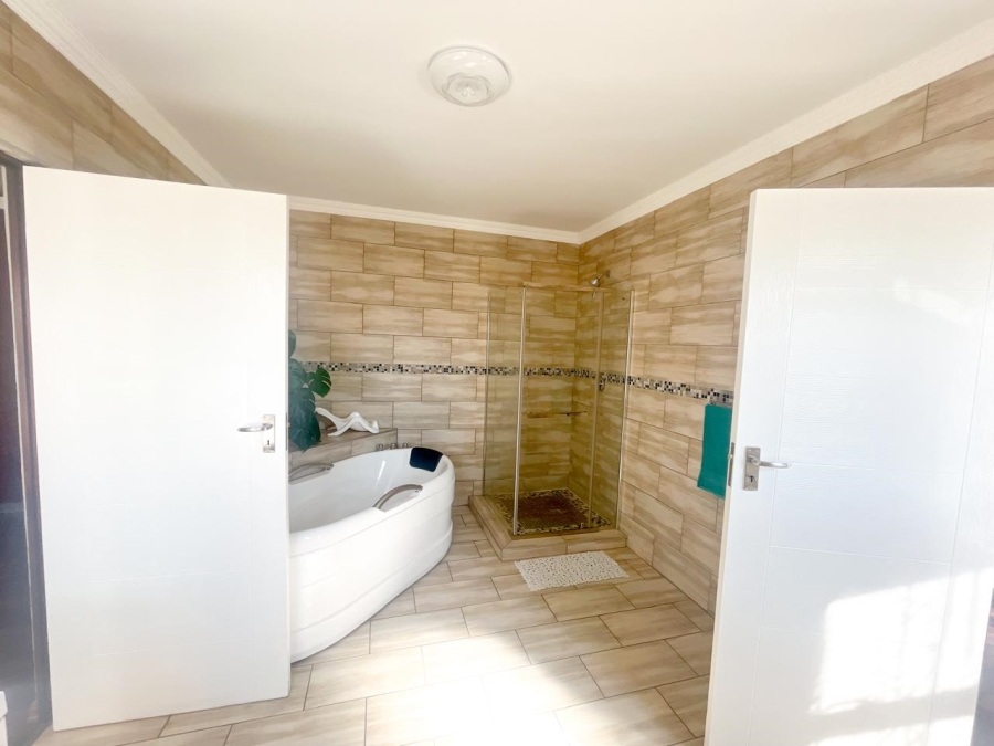 5 Bedroom Property for Sale in Blue Valley Golf Estate Gauteng