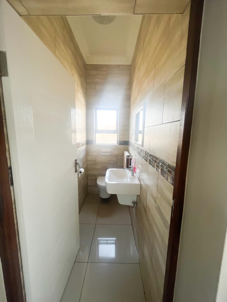5 Bedroom Property for Sale in Blue Valley Golf Estate Gauteng