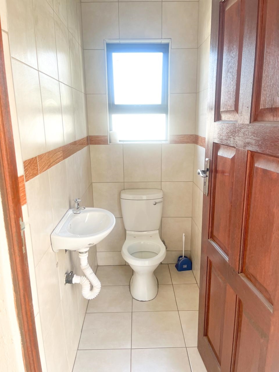 5 Bedroom Property for Sale in Blue Valley Golf Estate Gauteng