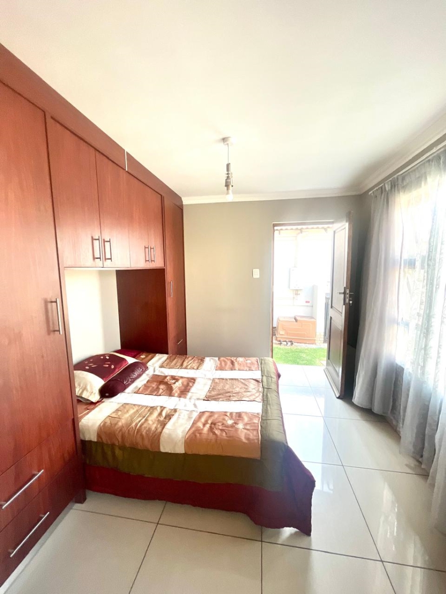 5 Bedroom Property for Sale in Blue Valley Golf Estate Gauteng