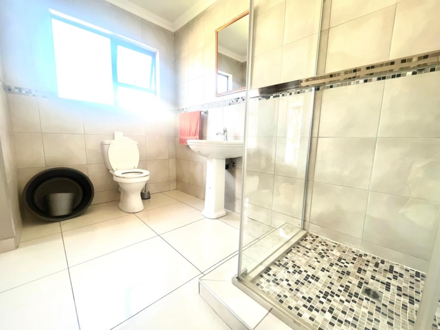 5 Bedroom Property for Sale in Blue Valley Golf Estate Gauteng