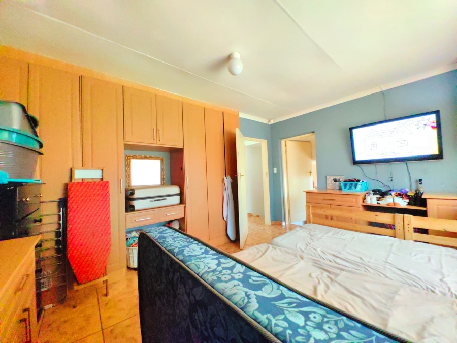 To Let 4 Bedroom Property for Rent in Danville Gauteng