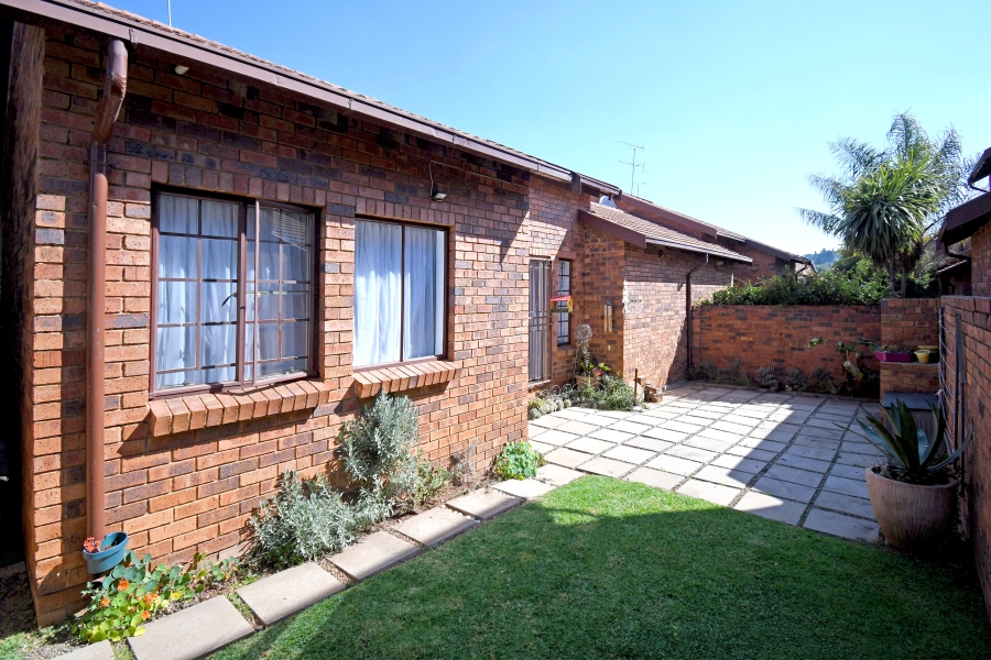 2 Bedroom Property for Sale in Weltevreden Park Gauteng