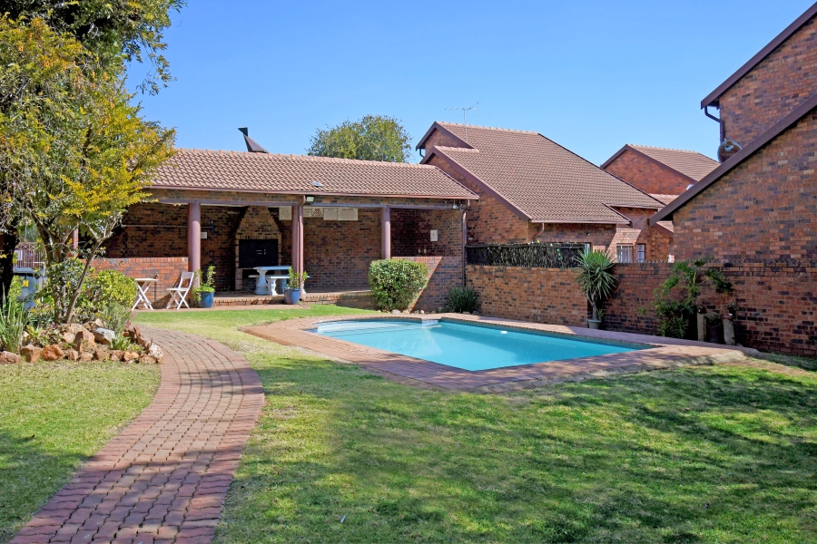 2 Bedroom Property for Sale in Weltevreden Park Gauteng