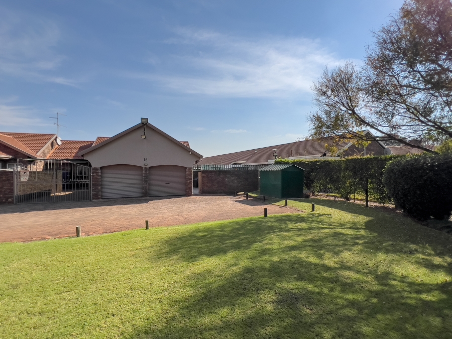 3 Bedroom Property for Sale in Birchleigh North Gauteng