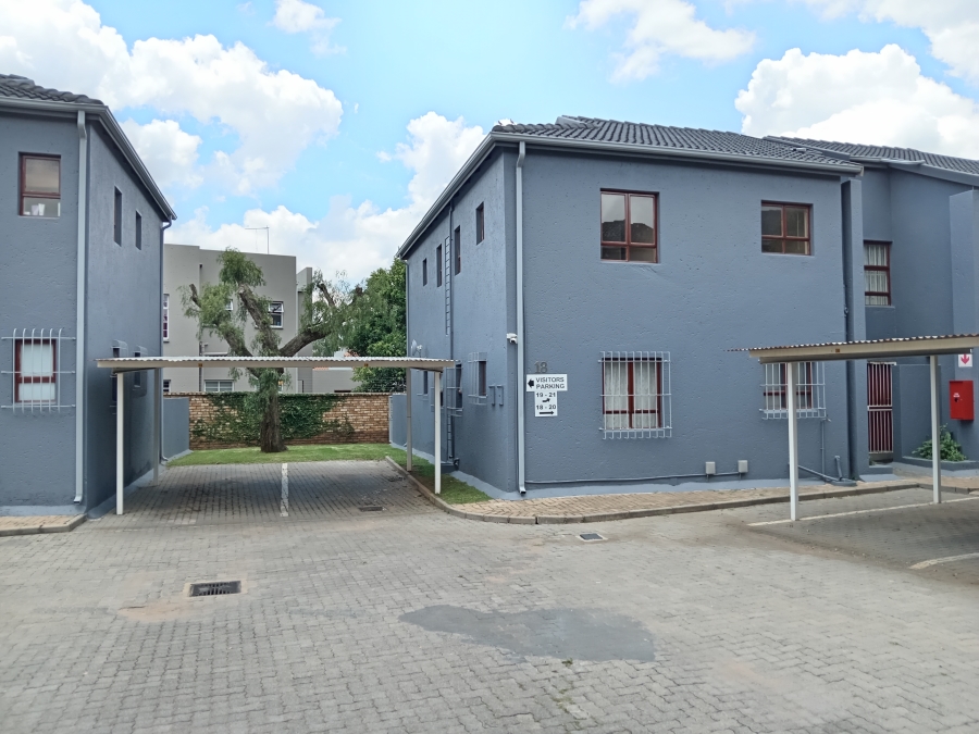 To Let 2 Bedroom Property for Rent in Glen Marais Gauteng