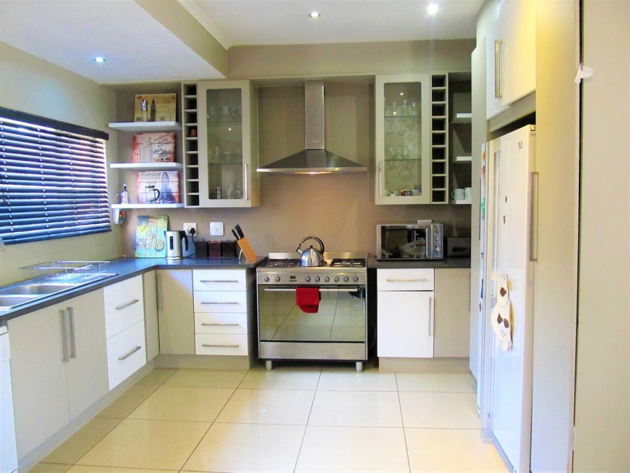 10 Bedroom Property for Sale in Orchards Gauteng