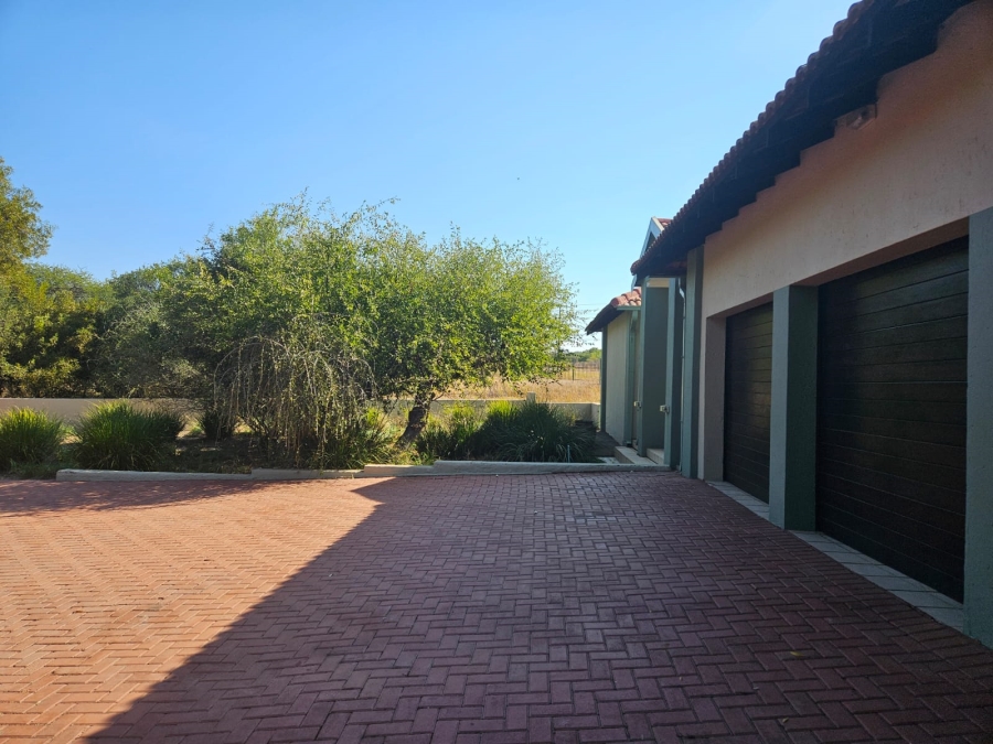 4 Bedroom Property for Sale in Leeuwfontein Gauteng