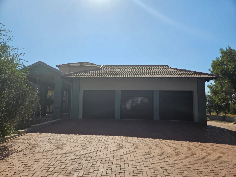 4 Bedroom Property for Sale in Leeuwfontein Gauteng