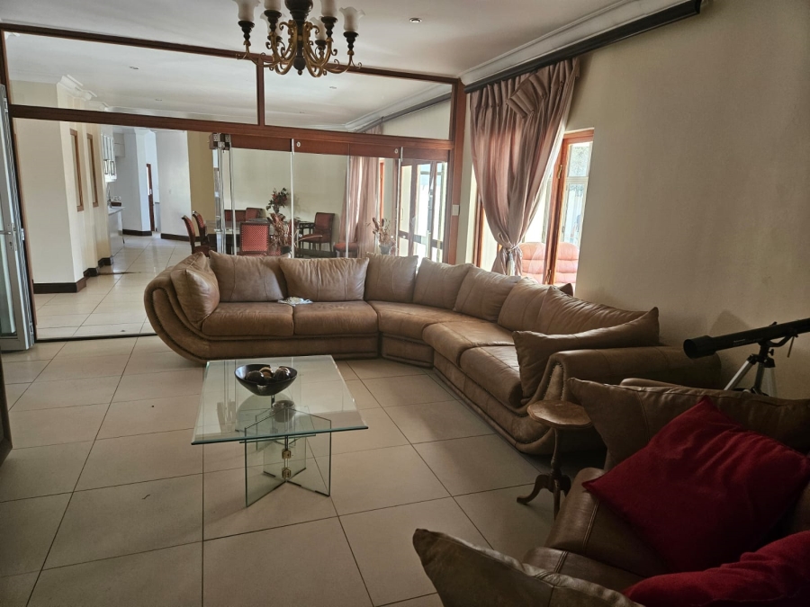 4 Bedroom Property for Sale in Leeuwfontein Gauteng