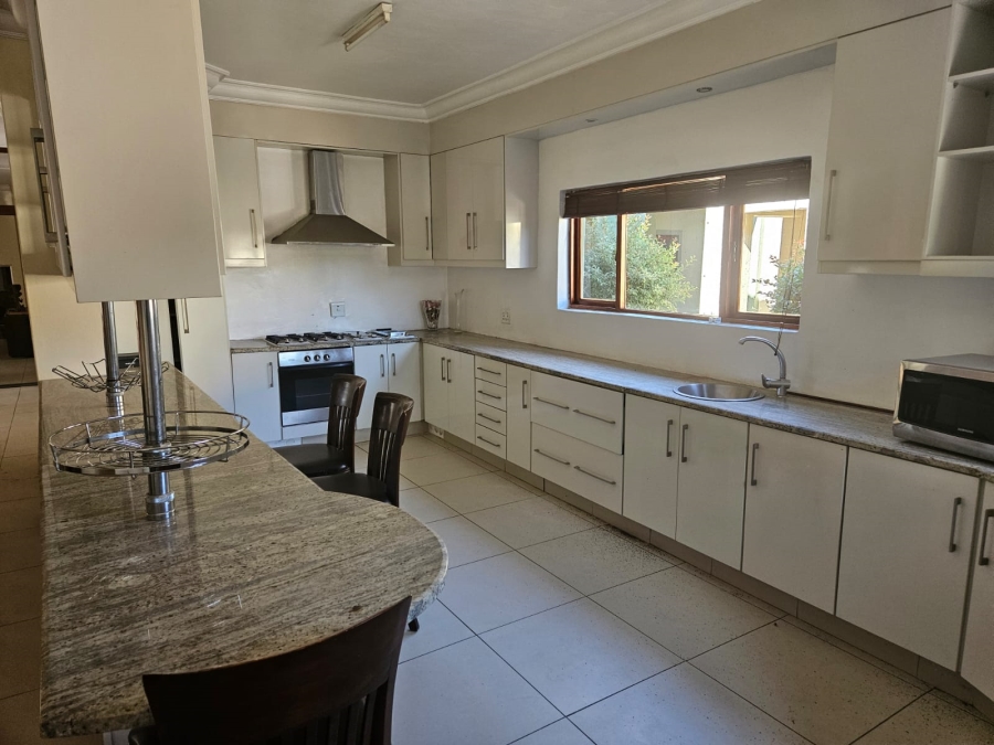 4 Bedroom Property for Sale in Leeuwfontein Gauteng