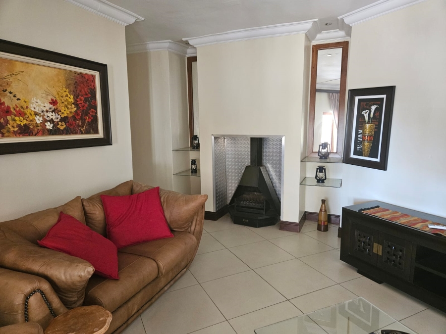 4 Bedroom Property for Sale in Leeuwfontein Gauteng