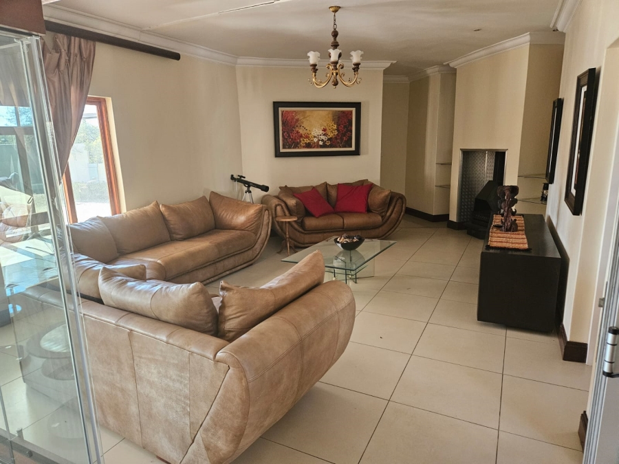 4 Bedroom Property for Sale in Leeuwfontein Gauteng