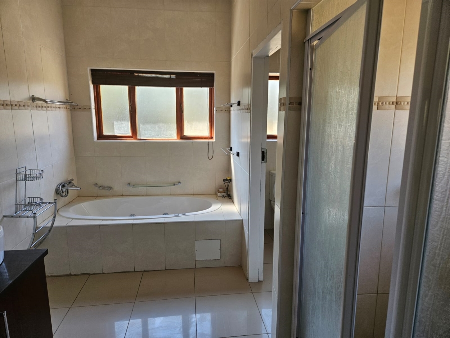 4 Bedroom Property for Sale in Leeuwfontein Gauteng