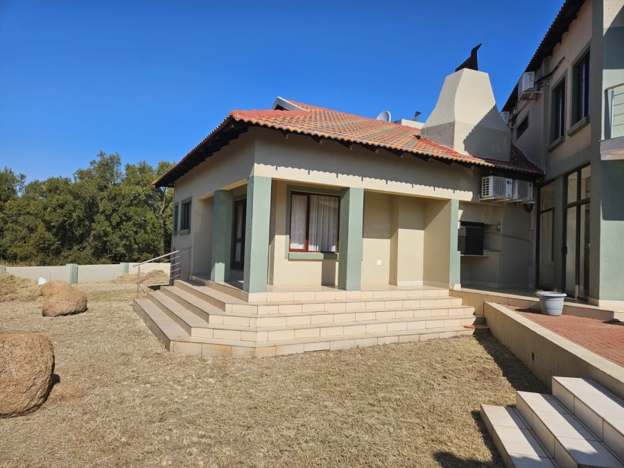 4 Bedroom Property for Sale in Leeuwfontein Gauteng