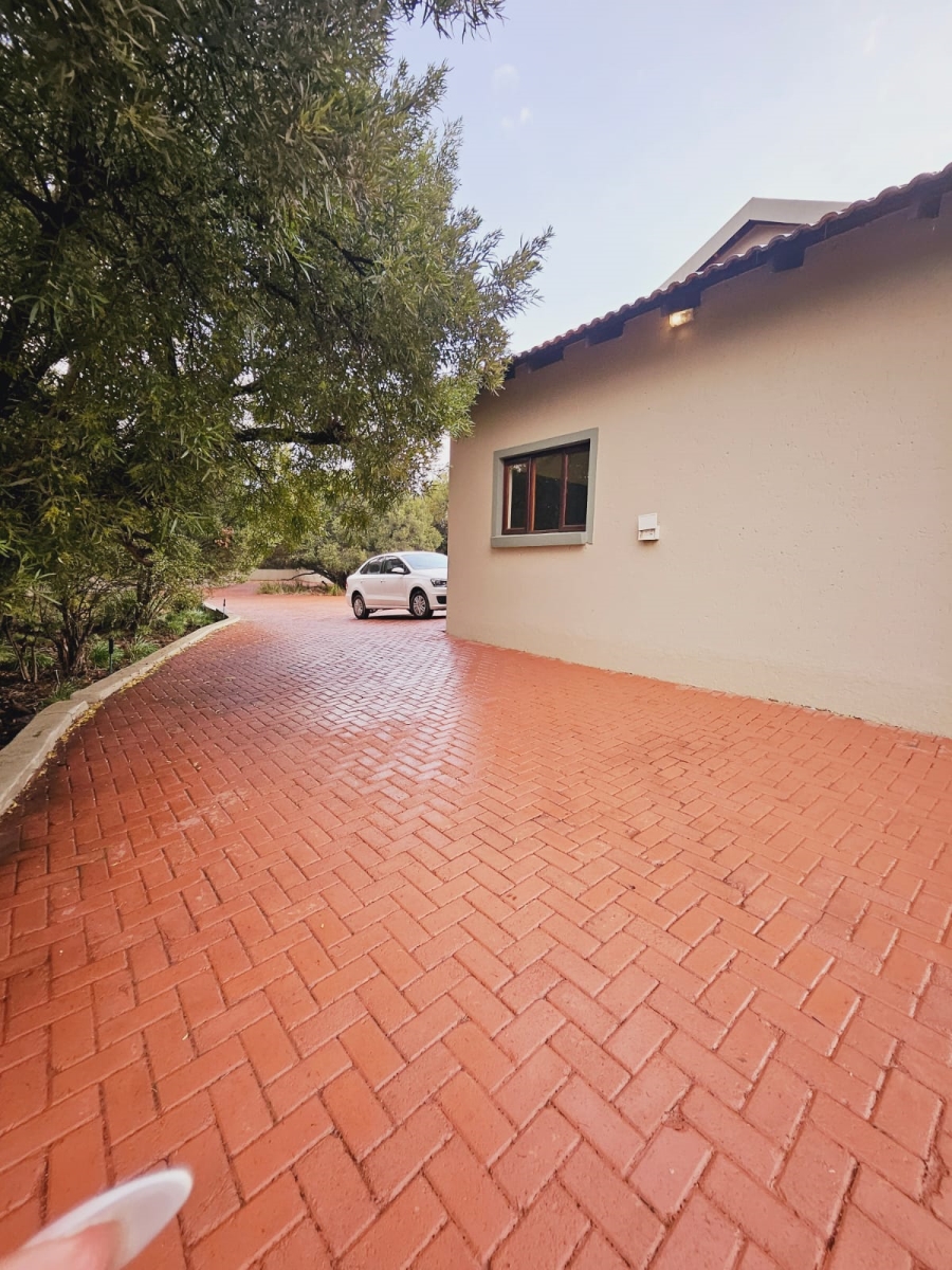 4 Bedroom Property for Sale in Leeuwfontein Gauteng