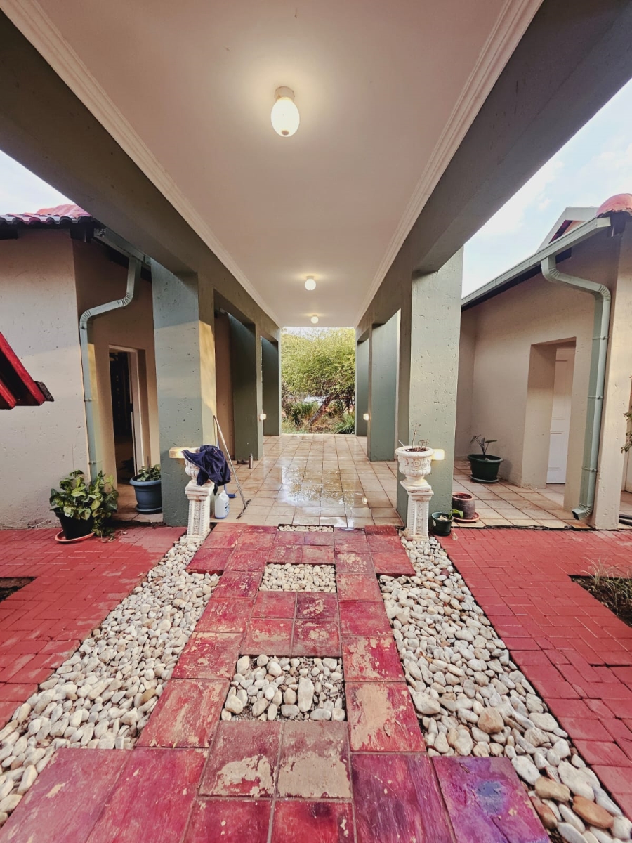 4 Bedroom Property for Sale in Leeuwfontein Gauteng