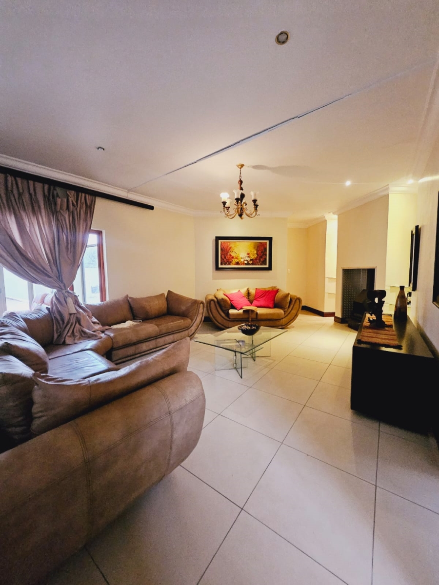 4 Bedroom Property for Sale in Leeuwfontein Gauteng