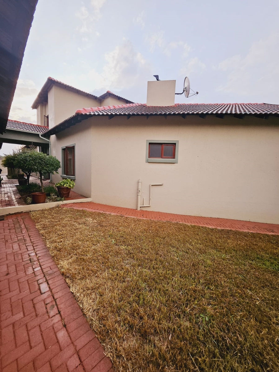 4 Bedroom Property for Sale in Leeuwfontein Gauteng