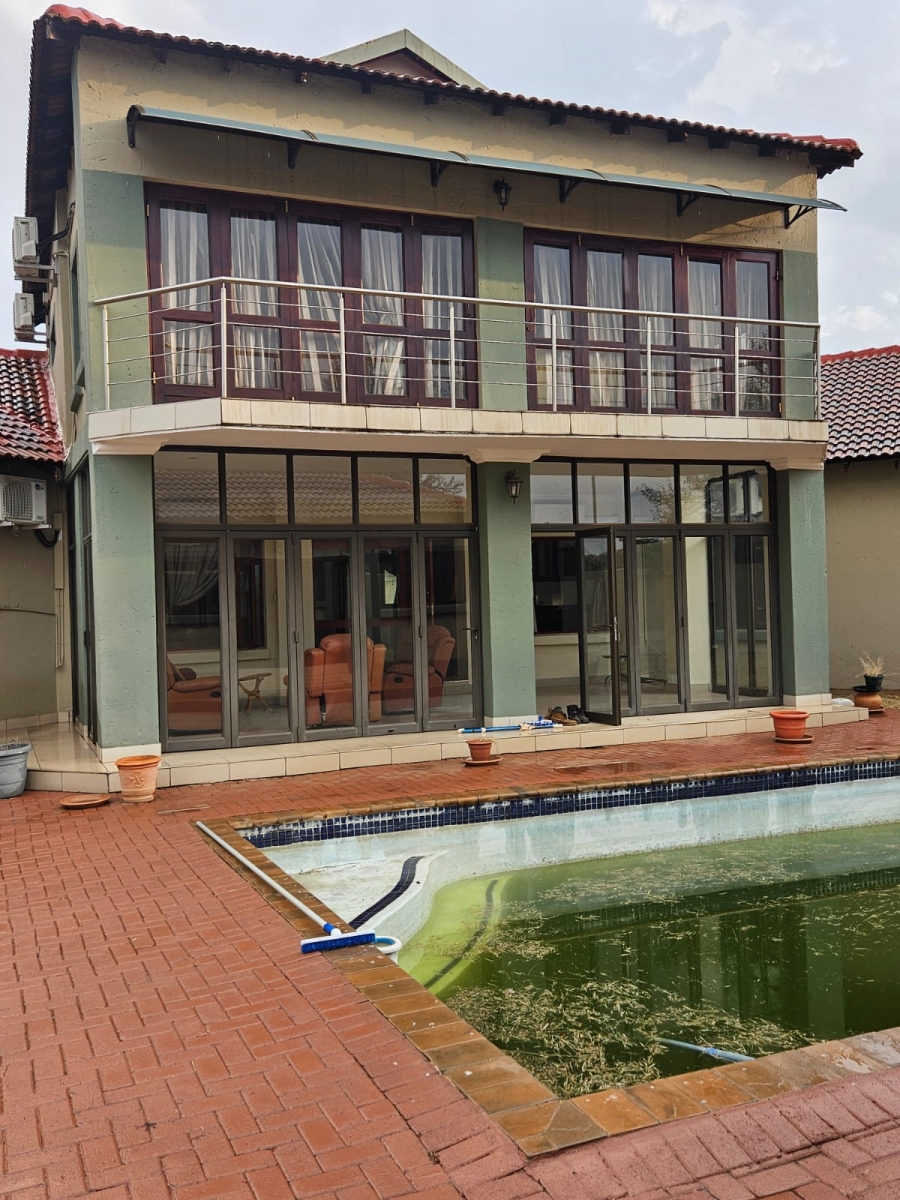 4 Bedroom Property for Sale in Leeuwfontein Gauteng