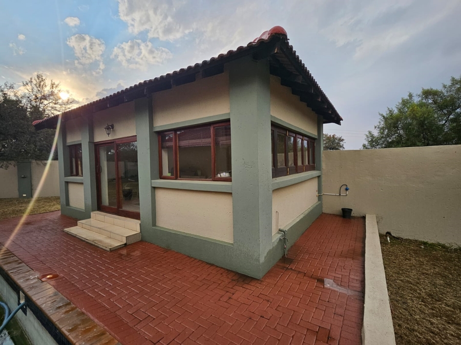 4 Bedroom Property for Sale in Leeuwfontein Gauteng