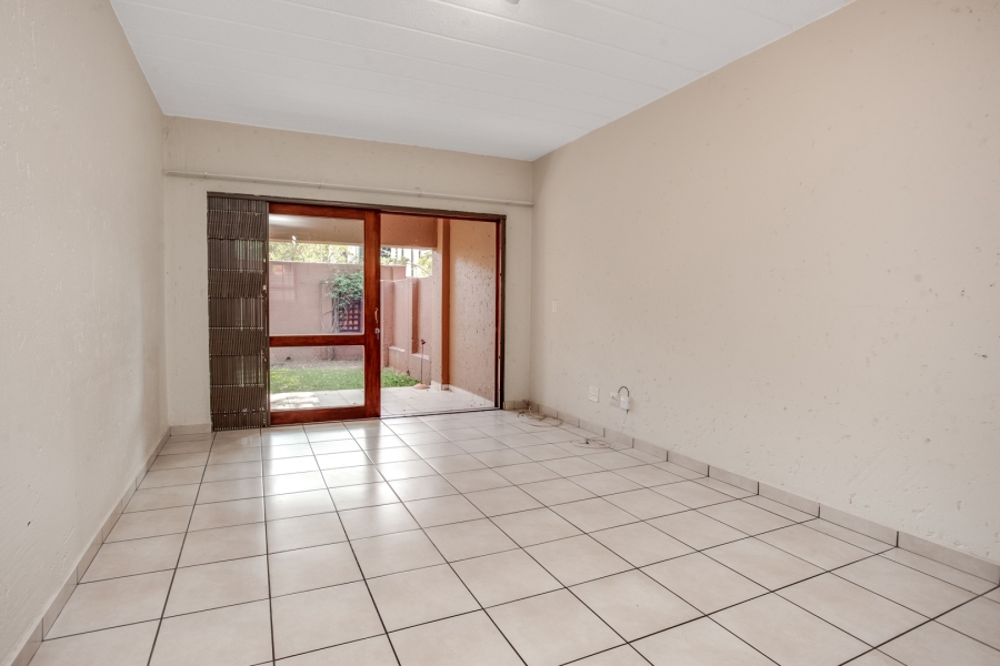 1 Bedroom Property for Sale in Magaliessig Gauteng