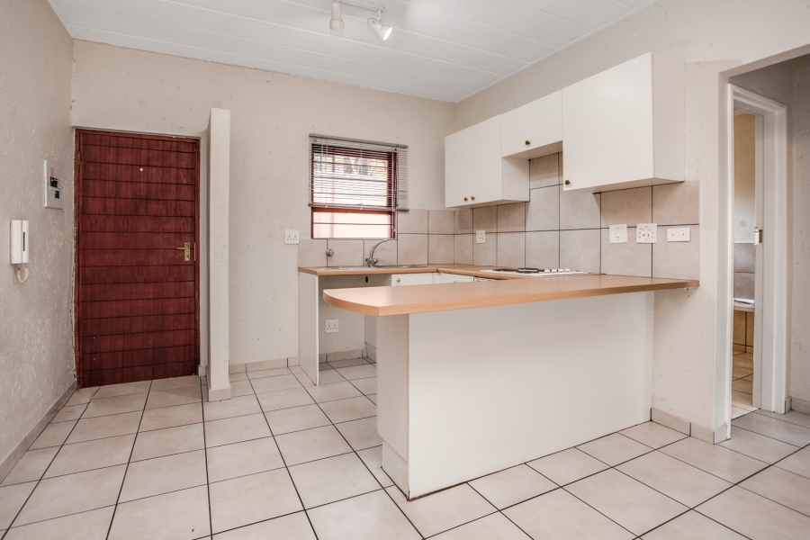 1 Bedroom Property for Sale in Magaliessig Gauteng