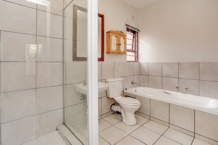 1 Bedroom Property for Sale in Magaliessig Gauteng