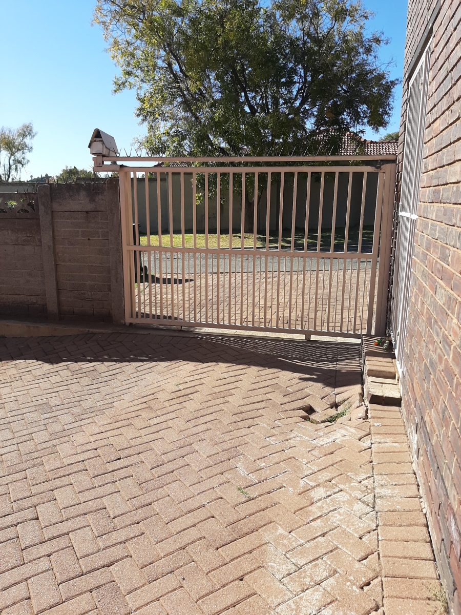 To Let 3 Bedroom Property for Rent in Norkem Park Gauteng