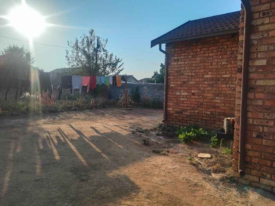 3 Bedroom Property for Sale in Lindo Park Gauteng