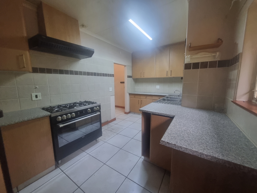 4 Bedroom Property for Sale in Garsfontein Gauteng