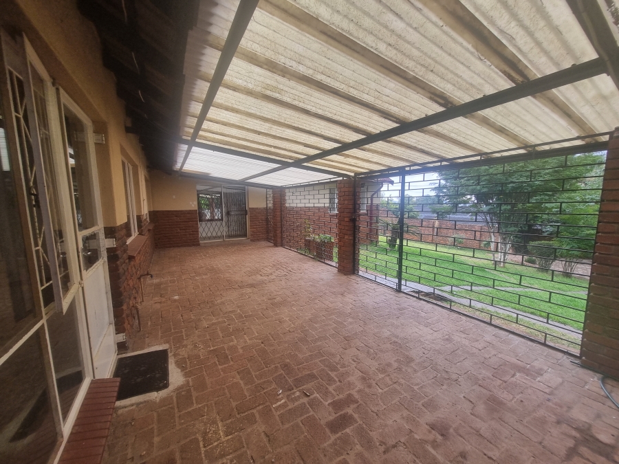 4 Bedroom Property for Sale in Garsfontein Gauteng