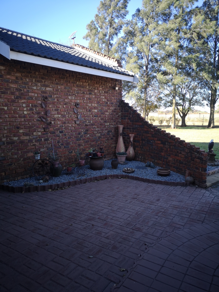 3 Bedroom Property for Sale in Van Der Merwes Kroon Gauteng