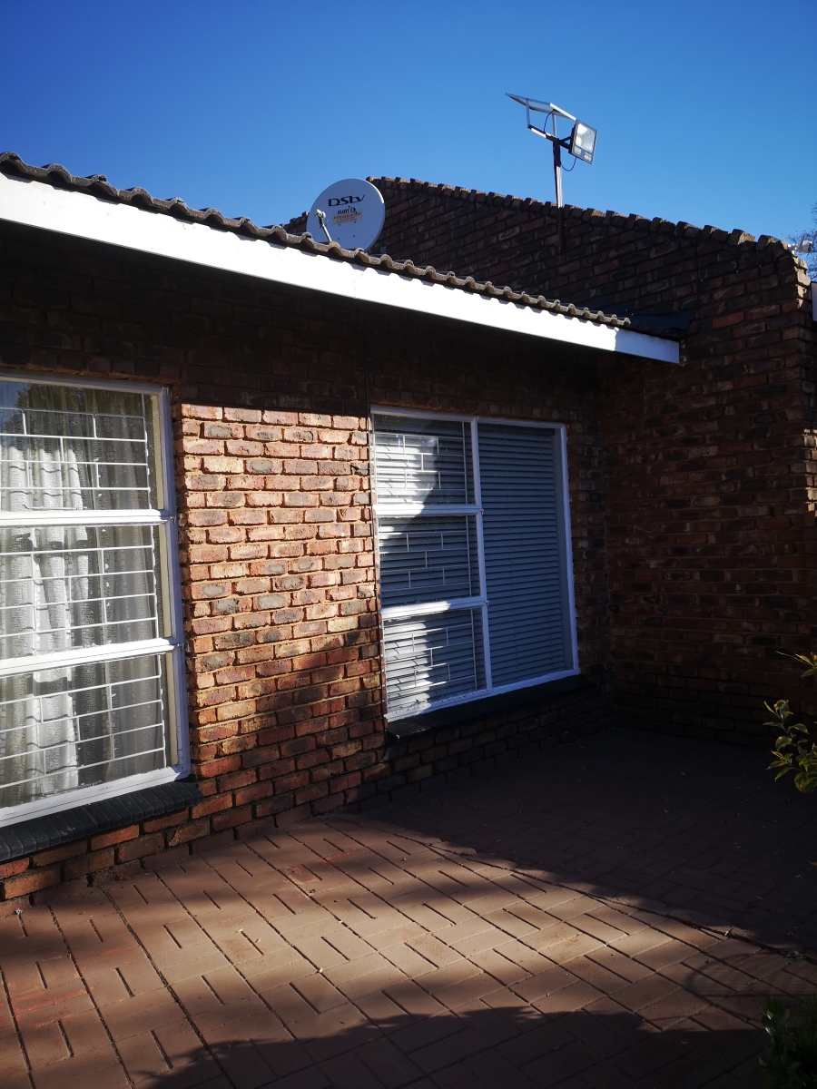 3 Bedroom Property for Sale in Van Der Merwes Kroon Gauteng