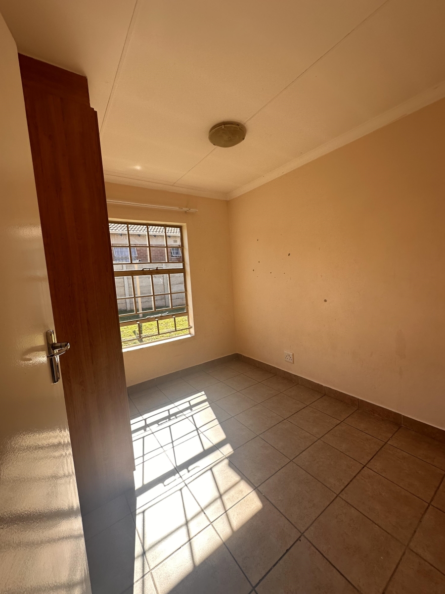 To Let 3 Bedroom Property for Rent in Thatch Hill Estate Gauteng