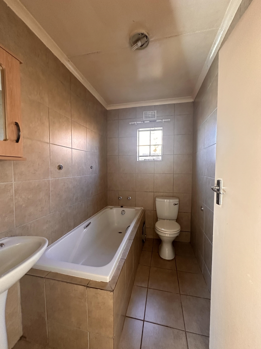 To Let 3 Bedroom Property for Rent in Thatch Hill Estate Gauteng