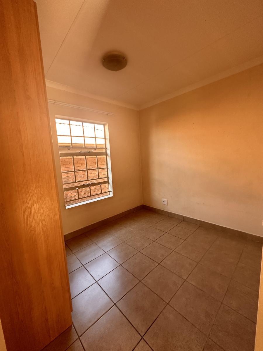 To Let 3 Bedroom Property for Rent in Thatch Hill Estate Gauteng