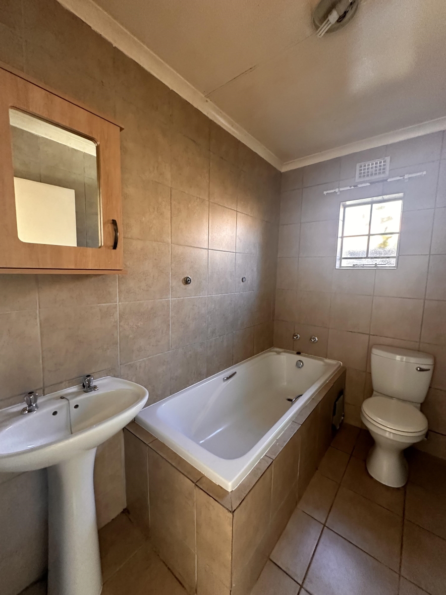 To Let 3 Bedroom Property for Rent in Thatch Hill Estate Gauteng