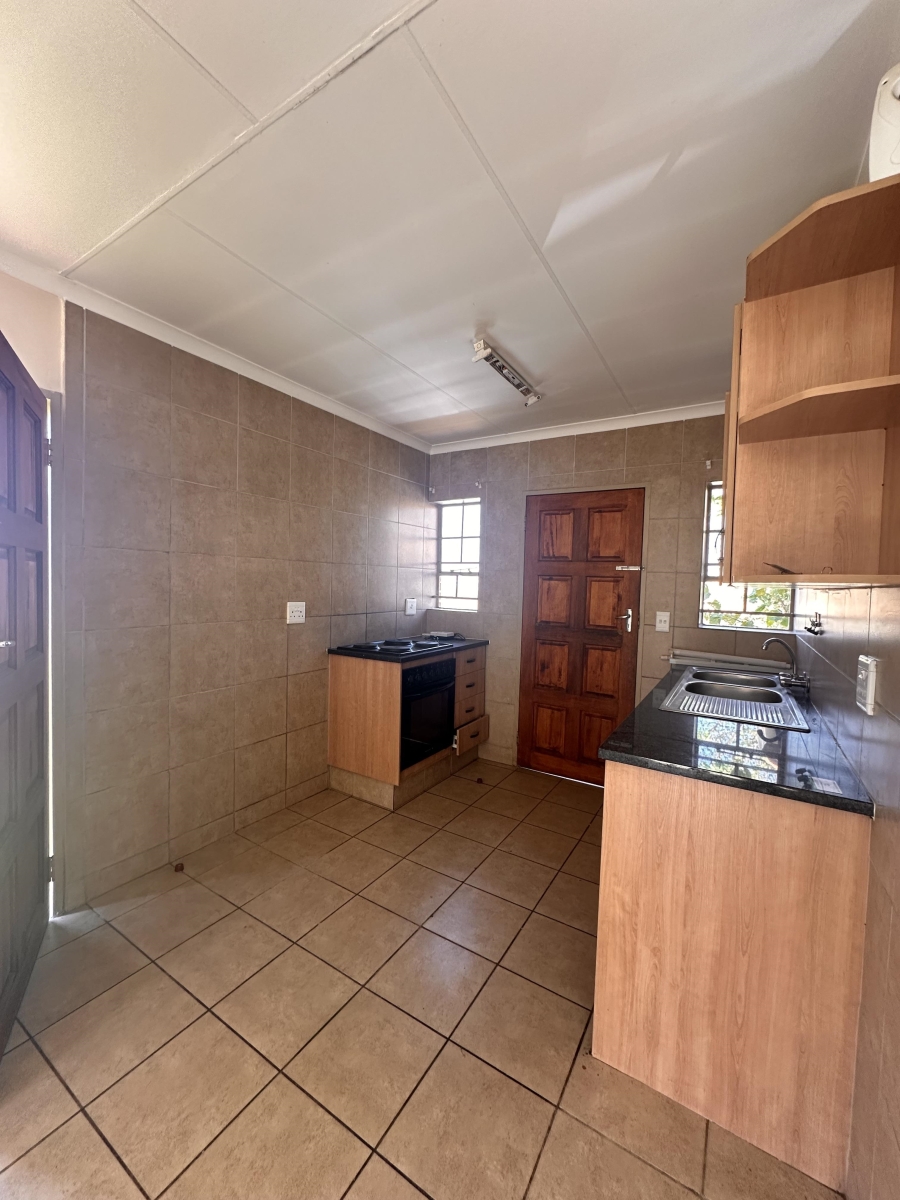 To Let 3 Bedroom Property for Rent in Thatch Hill Estate Gauteng