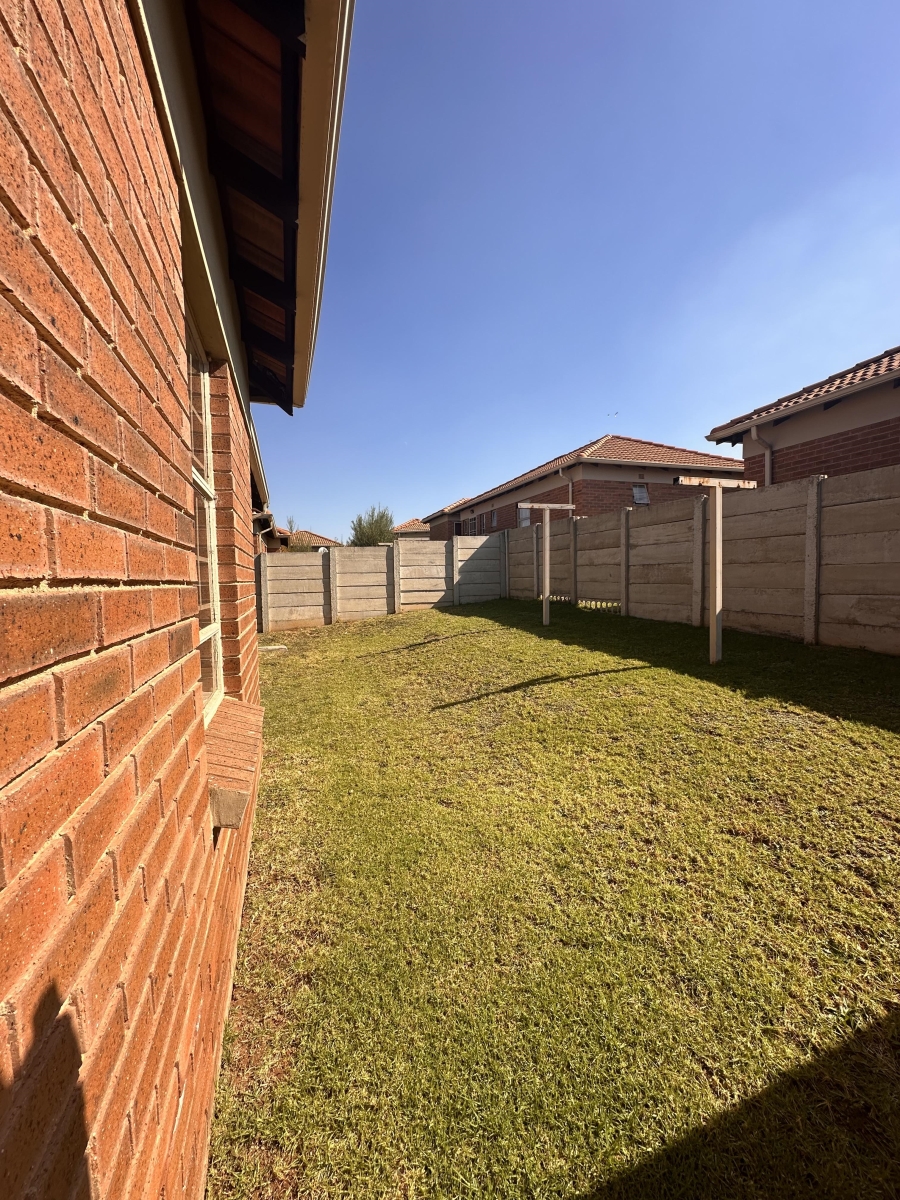 To Let 3 Bedroom Property for Rent in Thatch Hill Estate Gauteng