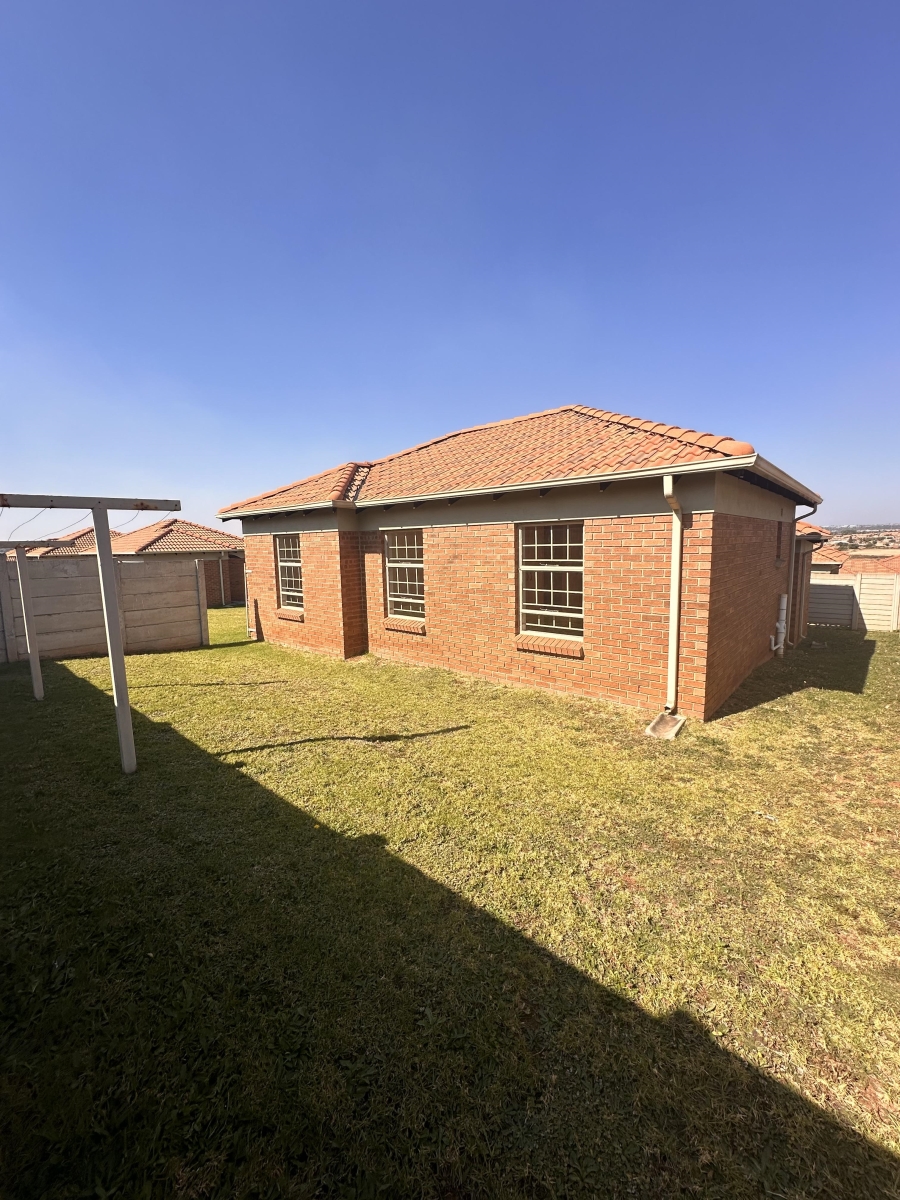 To Let 3 Bedroom Property for Rent in Thatch Hill Estate Gauteng