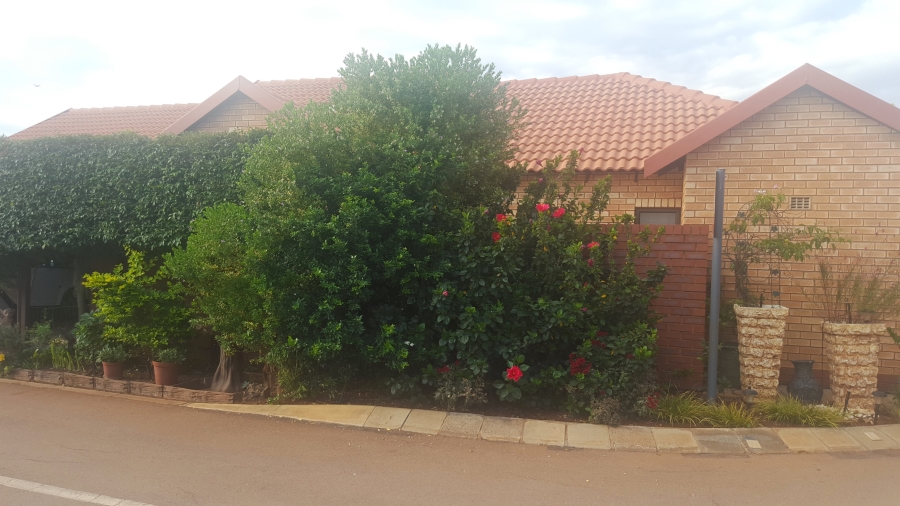 To Let 2 Bedroom Property for Rent in Montana Tuine Gauteng