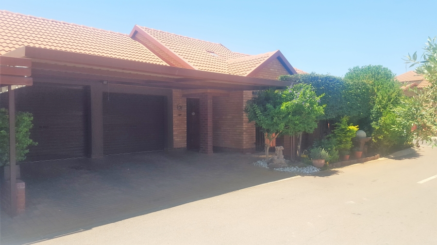 To Let 2 Bedroom Property for Rent in Montana Tuine Gauteng